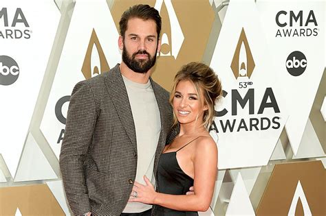 Jessie James Decker Poses Nude In Bombshell Instagram Photo。